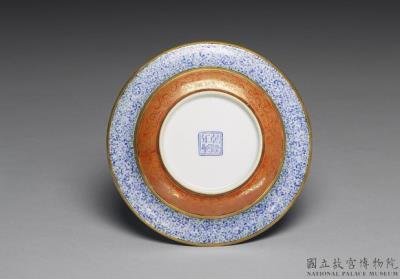 图片[3]-Dish with “Mother Tutoring Her Child” motif in falangcai painted enamels, Qianlong reign (1736-1795), Qing dynasty-China Archive